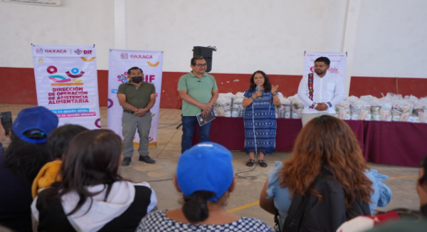 Fortalece Irma Bolaños atención social en colonias de San Martín Mexicapam
