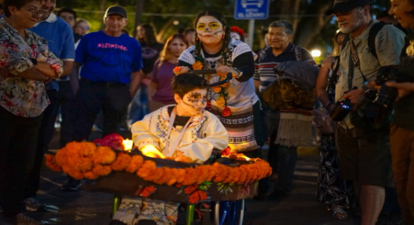 Infancias y adolescencias llenan de alegría y tradición las calles de Oaxaca con Divertido Muertos 2026