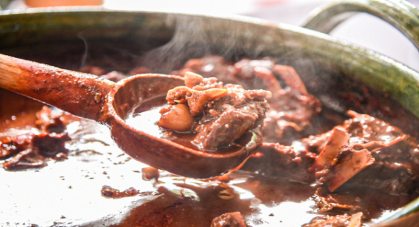 El sabor de la Mixteca llega a la ciudad de Oaxaca con el Festival del Mole de Caderas
