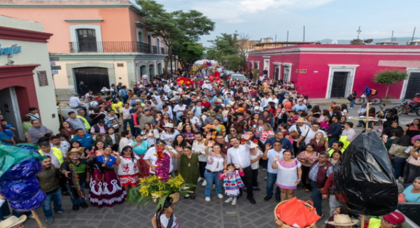 Oaxaca de Juárez celebra el Primer Encuentro de Chinas Oaxaqueñas, Marmoteros y Faroleros