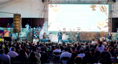 Mane de la Parra enciende la Plaza de la Danza con su energía y romanticismo