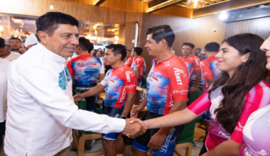 Inicia LXXVII Vuelta Clásica Ciclista Nacional “Lunes del Cerro 2026” en Puerto Escondido