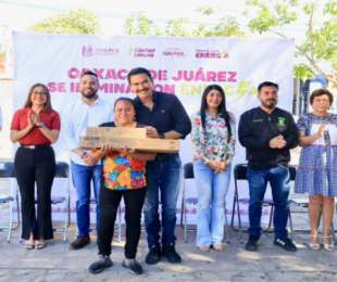 Ray Chagoya entrega más luminarias a barrios y colonias de Oaxaca de Juárez para fortalecer la seguridad