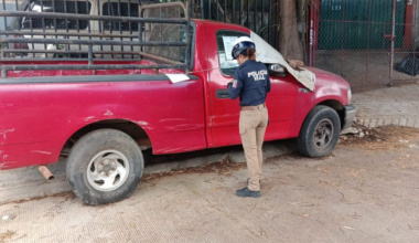 Mantiene Dirección de Movilidad retiro de vehículos abandonados en Oaxaca de Juárez