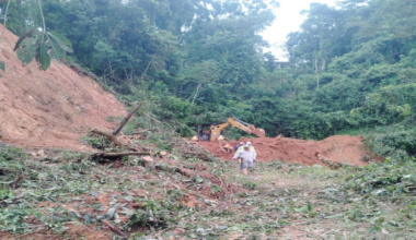 Fuerza operativa del Gobierno estatal libera caminos afectados por lluvias
