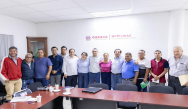 Avanza diálogo entre Semovi y representantes de taxistas