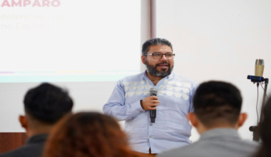 Maestrantes dialogan con el Consejero Jurídico sobre el cumplimiento de la Ley de Amparo