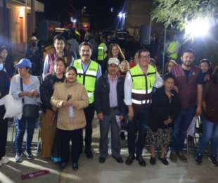 Ray Chagoya entrega pavimentación de la calle Tlaxiaco en San Martín Mexicapam