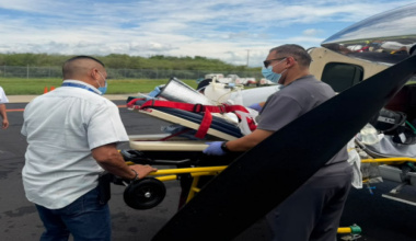 Ambulancia aérea del Gobierno Estatal traslada a Kevin a Estados Unidos, recibirá atención especializada por quemaduras