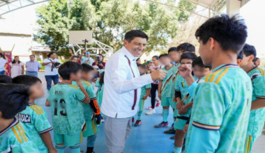 Inaugura Salomón Jara cancha con pasto sintético y techado en San Martín Mexicapam, espacio que fomenta la integración social