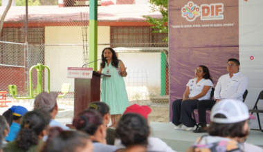 DIF Oaxaca acerca apoyos de bienestar e inclusión a familias de Santa Rosa Panzacola