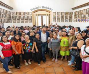 Ray Chagoya sostiene diálogo con comerciantes del Mercado de Abasto