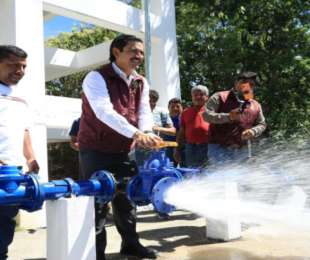 Ray Chagoya entrega materiales para mejorar calles e infraestructura en San Luis Beltrán