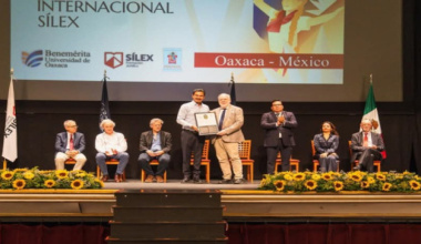 Oaxaca de Juárez entrega reconocimiento de “Visitante Distinguido” a juristas y académicos
