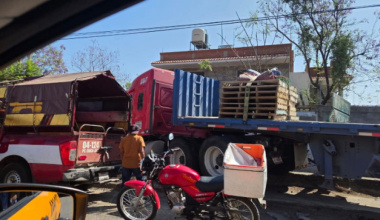 Muere bebé tras choque entre tráiler y camioneta en Oaxaca de Juárez