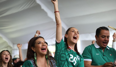 Claudia Sheinbaum acompaña a la ciudadanía en la transmisión del México vs Sudáfrica por la inauguración del Mundial 2026 en el deportivo Hermanos Galeana