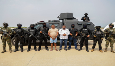 FGEO, en operativo conjunto con Marina, SSPC, GN, DEFENSA y Policía Estatal, detiene al presidente municipal de Juchitán y a otra persona, por su probable vínculo con la célula delictiva “Los Cromos”
