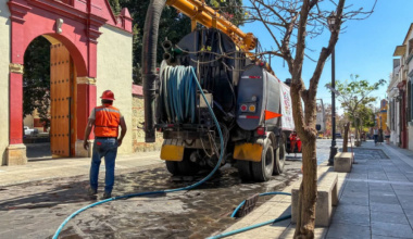 Atienden reporte de malos olores en la calle García Vigil del Centro Histórico