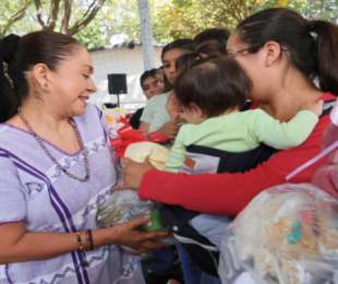 Entrega DIF Oaxaca dotaciones alimentarias a mujeres embarazadas y en periodo de lactancia que favorecen su nutrición