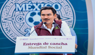 Ray Chagoya entrega cancha rehabilitada en la agencia de Pueblo Nuevo
