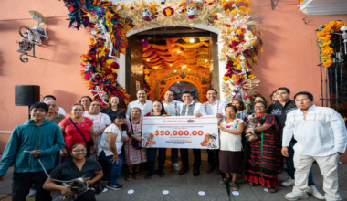 Fachadas, tapetes y campos iluminados llenan de color a Oaxaca en las fiestas de Día de Muertos
