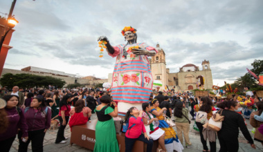 Fortalece Gobierno del Estado conectividad aérea durante temporada de Día de Muertos