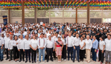 Garantiza Jara Cruz acceso a herramientas tecnológicas de comunidad bachiller y universitaria en Oaxaca