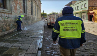 Gobierno Municipal mantiene acciones de limpieza, bacheo y mantenimiento urbano en Oaxaca de Juárez