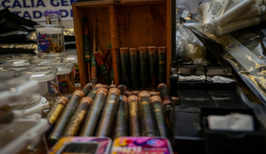 Desmantelan punto de narcomenudeo, aseguran más de 30 kilos de drogas; hallan “tienda cannábica” en Centro Histórico de la capital: Fiscalía de Oaxaca