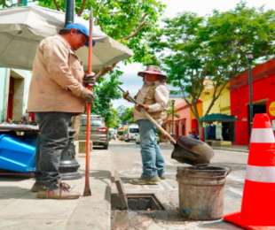 Retiran 18.6 toneladas de residuos del drenaje pluvial en el Centro Histórico de Oaxaca