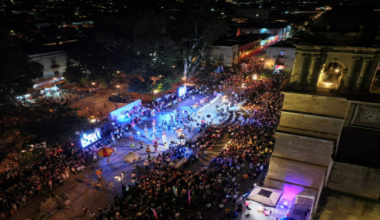 Al ritmo de la música y bailables tradicionales, miles de turistas se enamoran de la Calenda de las Culturas 2026
