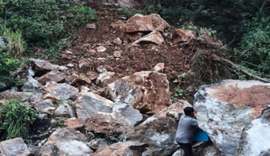 Protección Civil reporta derrumbe en camino hacia la presa Cerro de Oro en San Lucas Ojitlán