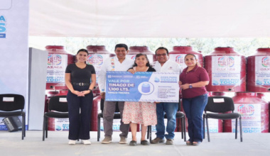 Incrementa Salomón Jara suministro y almacenamiento de agua en 7 agencias y colonias de Oaxaca de Juárez con entrega de mil tinacos