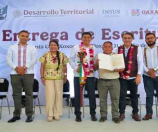 Entregan escrituras a 260 familias de Santa Cruz Xoxocotlán para brindar certeza jurídica a su patrimonio