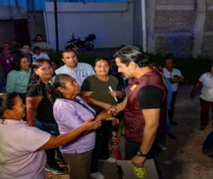 Ray Chagoya recorre colonia Insurgentes para atender necesidades vecinales