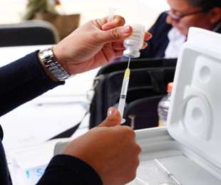 Instalan puestos de vacunación contra influenza y COVID-19 en Oaxaca de Juárez