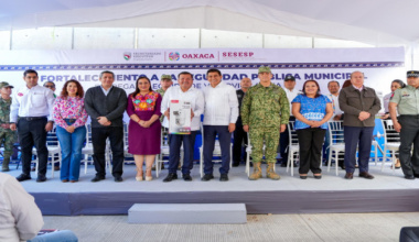 Robustece Gobernador de Oaxaca seguridad pública en 23 municipios con entrega de equipamiento de videovigilancia