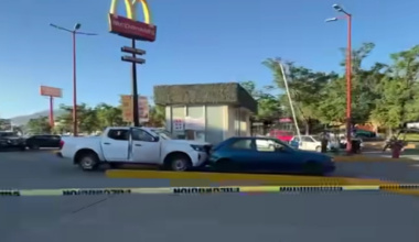 Mantienen operativo tras asalto en Plaza del Valle; una persona resultó herida