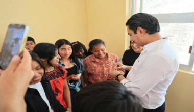 Ray Chagoya entrega nueva aula en la Secundaria Técnica No. 80 de Pueblo Nuevo