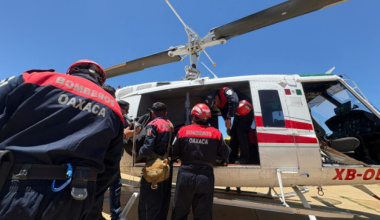 Personal especializado de Bomberos de Oaxaca recupera cuerpo en zona de difícil acceso en Santa Cruz Itundujia