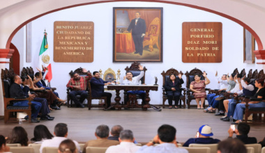 Cabildo reconoce labor del personal de Oaxaca de Juárez durante la Guelaguetza